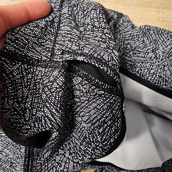 Lululemon Wonder Under black white mesh high rise Leggings 24" size 6 - Picture 10 of 11